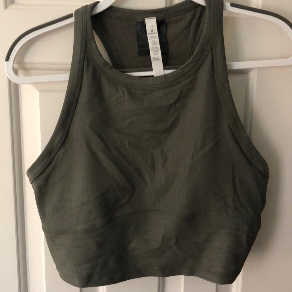 Cropped workout tank top
